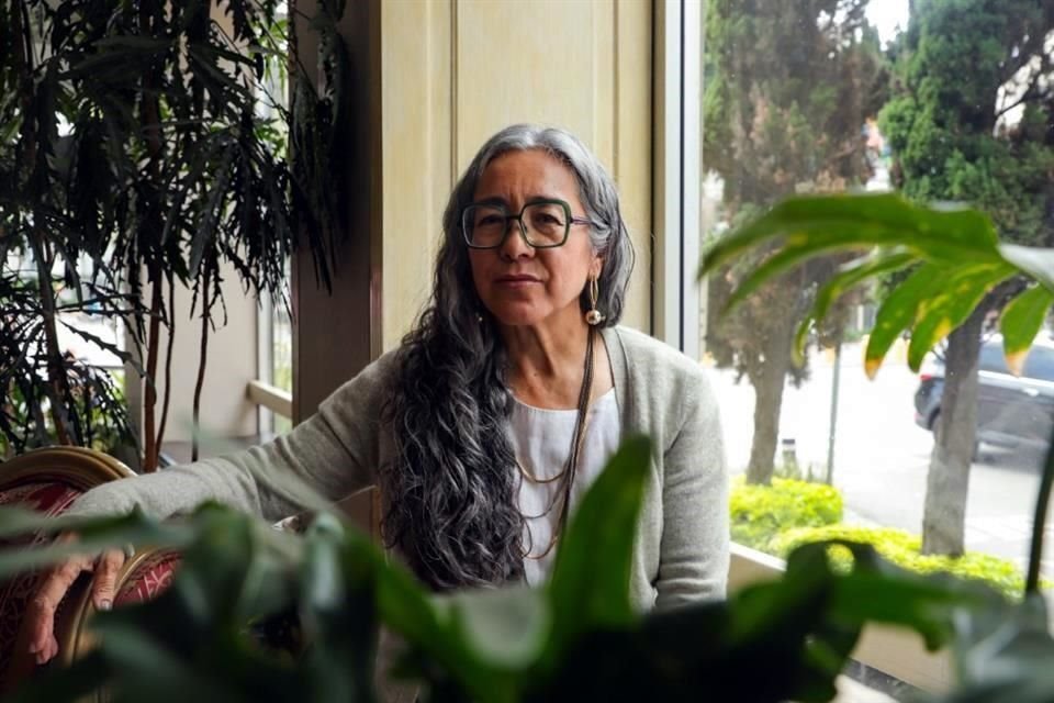 'Tenía ganas de escribir un libro así, como soltándome el chongo, dejando el pelo libre', dice Rivera Garza sobre 'Terrestre', su más reciente publicación.