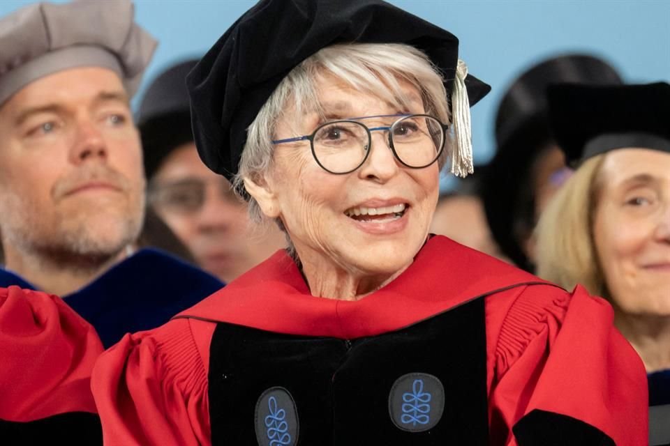 La actriz Rita Moreno, ganadora del Óscar, ya puede sumar un premio más a su historial: doctorado honoris causa en Harvard.