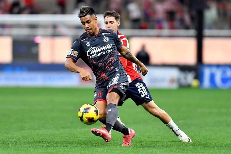 Efraín Álvarez llega procedente de Xolos.
