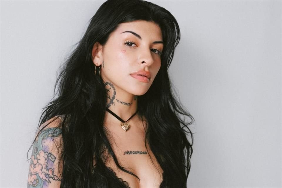 Tras vivir un periodo de cambios emocionales, incluido el ser mamá, la cantante Cazzu sana su alma con su nuevo disco y gira 'Latinaje'.