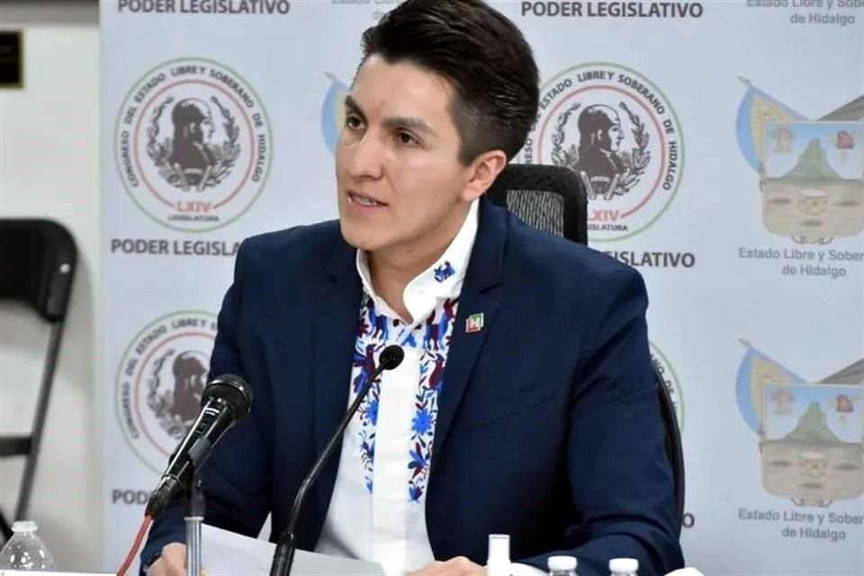 César Román Mora, ex contralor del Gobierno de Hidalgo, está implicado en el caso de 'La Estafa Siniestra', donde presuntamente funcionarios deviaron cerca de 520 millones de pesos.