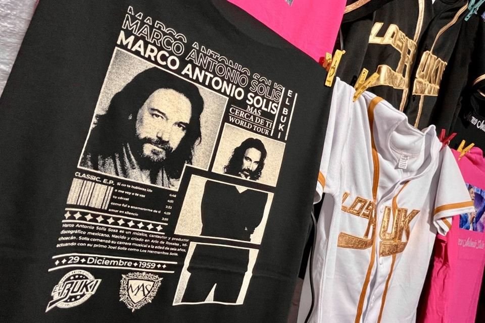 La venta de playeras estuvo a todo lo que daba durante el concierto.