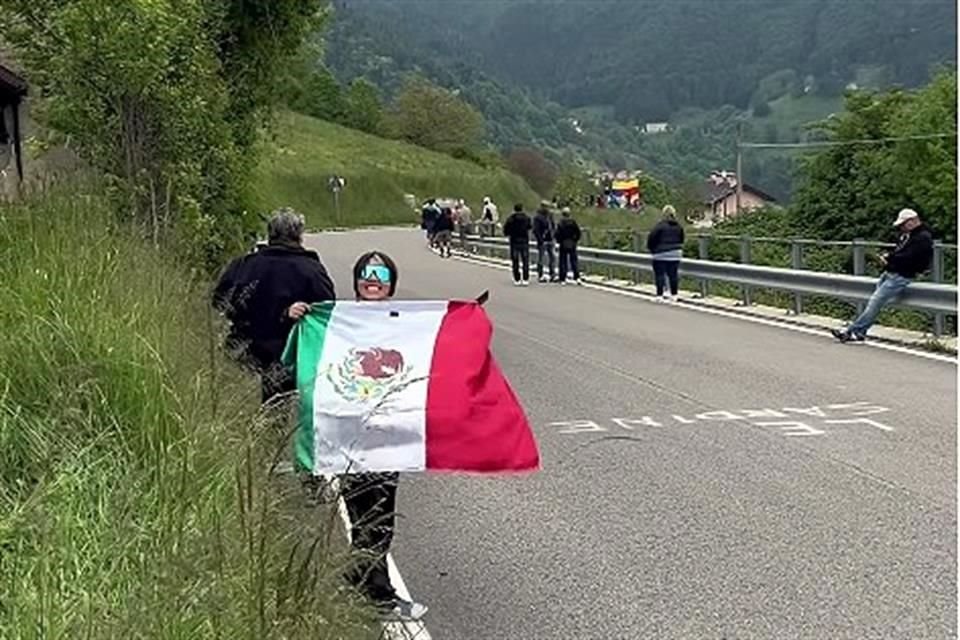 Erika Vicente está siguiendo a Del Toro por el Giro.
