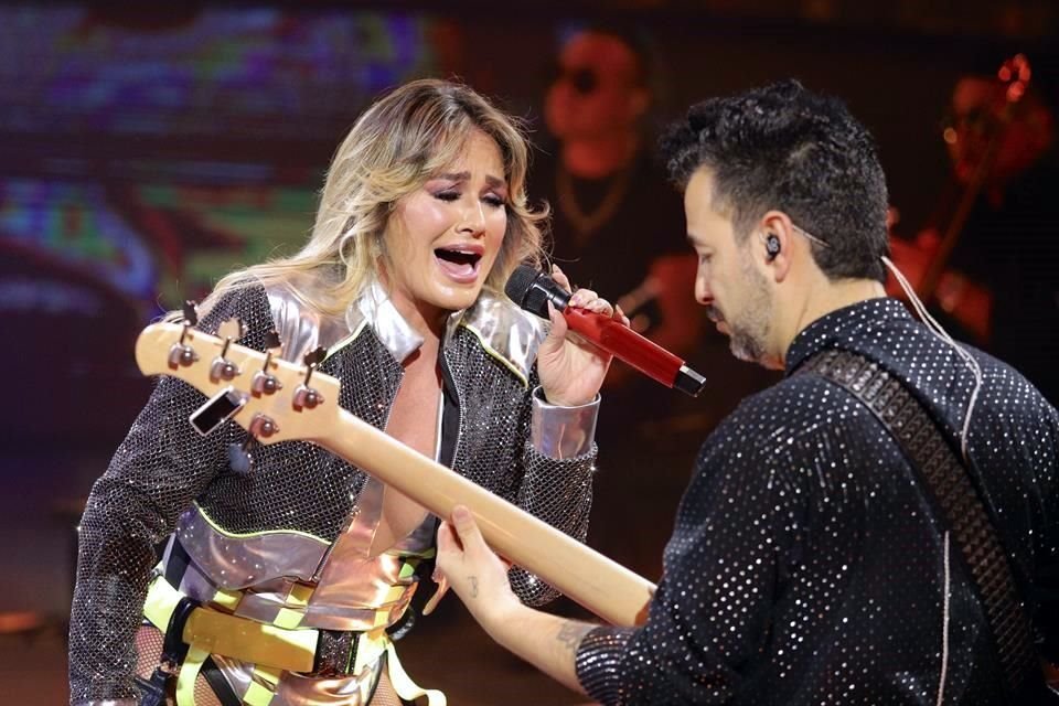 Escuchar cantar a La Josa fue una terapia al alma para hombres y mujeres que llenaron la madrugada del viernes el Domo Care, en la Expo Guadalupe.