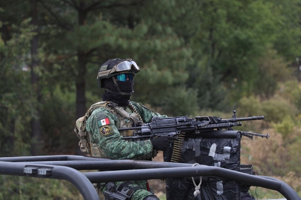 Fuerzas de seguridad detuvieron en el Municipio Los Reyes, Michoacán, a 17 personas, incluyendo 12 colombianos, por narcominas.