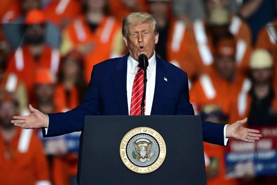 Präsident Donald Trump traf sich mit Stahlarbeitern in Pennsylvania.
