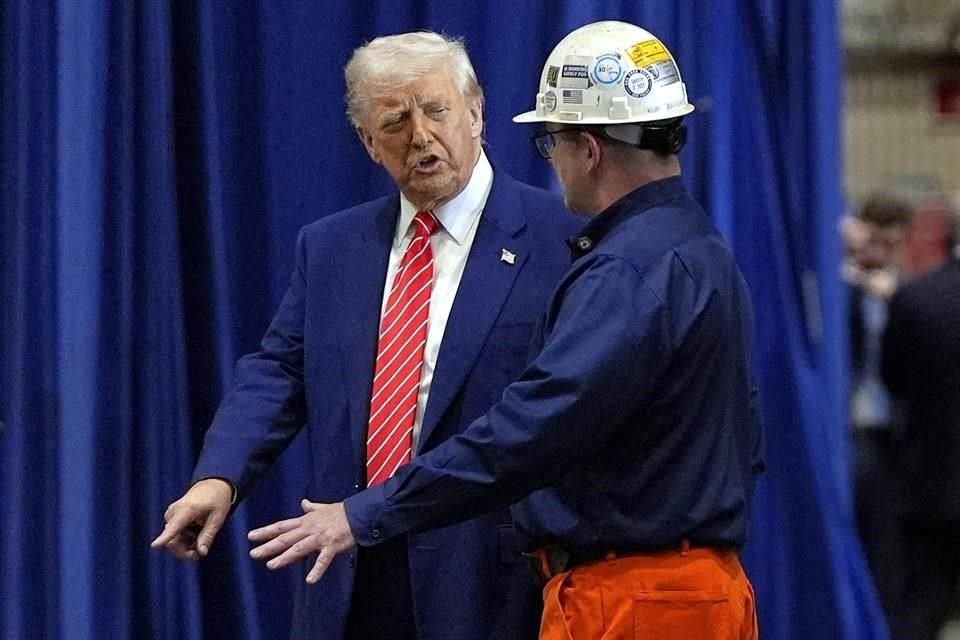Bei einem Besuch des US-Stahlwerks Mon Valley Works-Irvin in Pennsylvania kündigte Trump seine Pläne zur Erhöhung der Stahlzölle an.