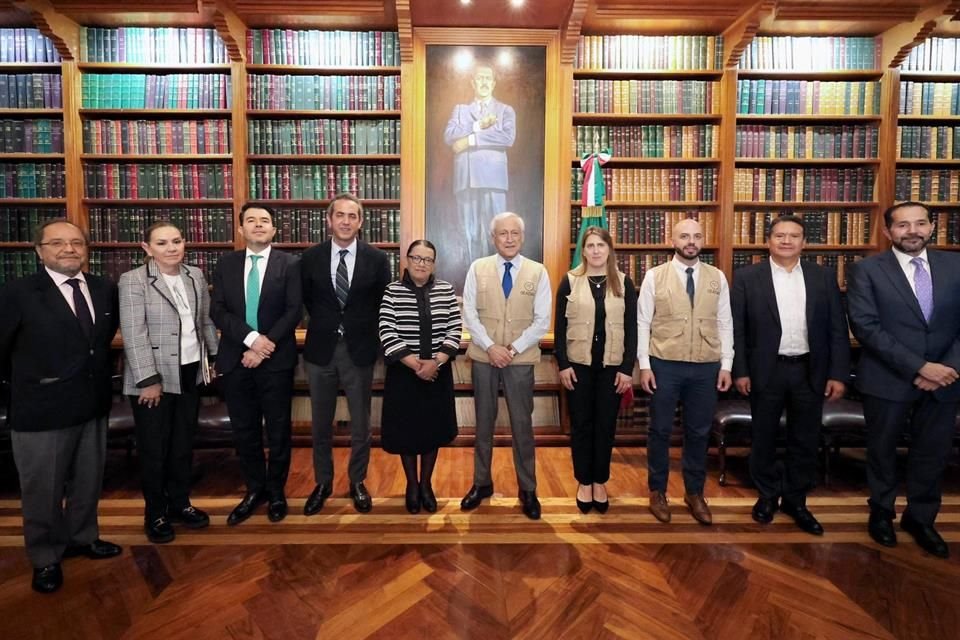 La misión de observadores, presidida por el diplomático chileno Heraldo Muñoz, sostuvo una reunión con la titular de la Segob, Rosa Icela Rodríguez