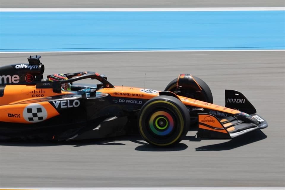 Os McLarens mais uma vez lideraram o relógio na sessão de treinos finais na Espanha, com Oscar Piastri e Lando Norris em 1-2.