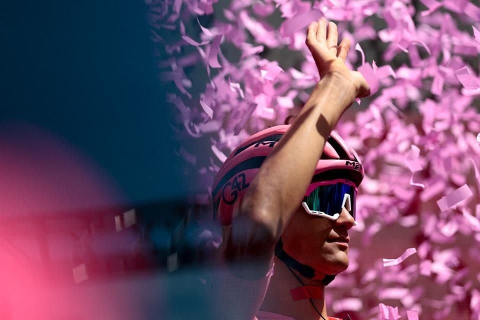 Con su segundo lugar en el Giro de Italia 2025, Isaac del Toro escribió con letras rosadas su nombre en el ciclismo de ruta mexicano.