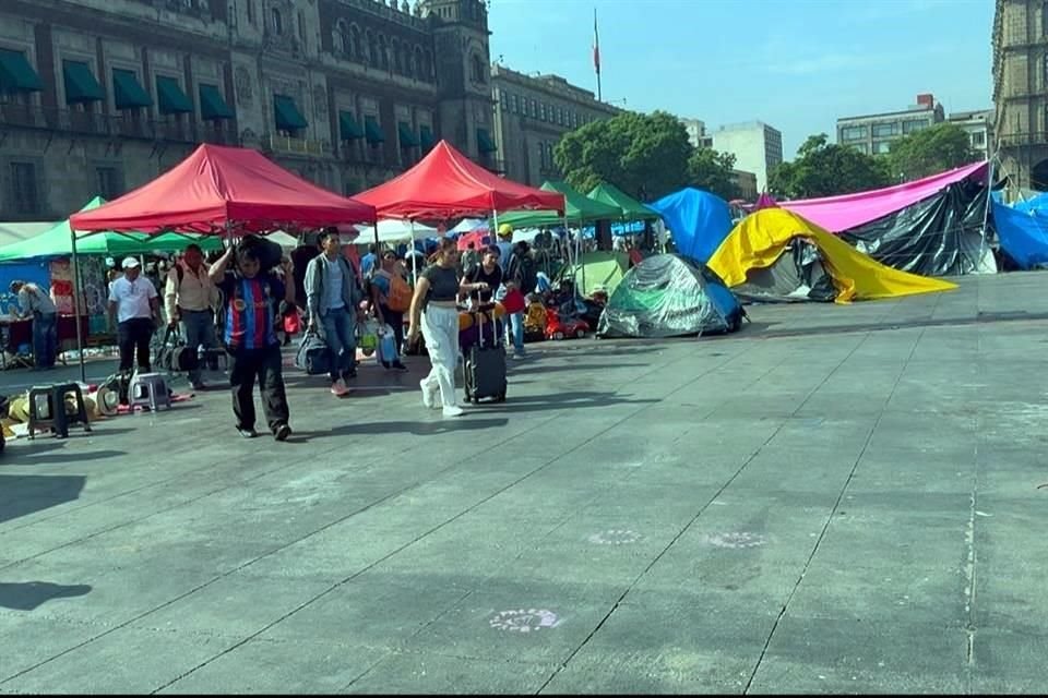 El Estado ofreció 800 millones de pesos a la sección 22 de la CNTE de Oaxaca para el próximo ciclo escolar, en medio de la deliberación del magisterio sobre la continuidad de su plantón en el Zócalo.
