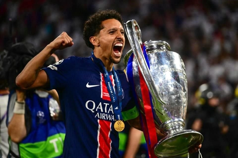 Marquinhos no ocultó su emoción tras ganar el título y se lo dedicó a los aficionados del PSG para que lo disfruten.