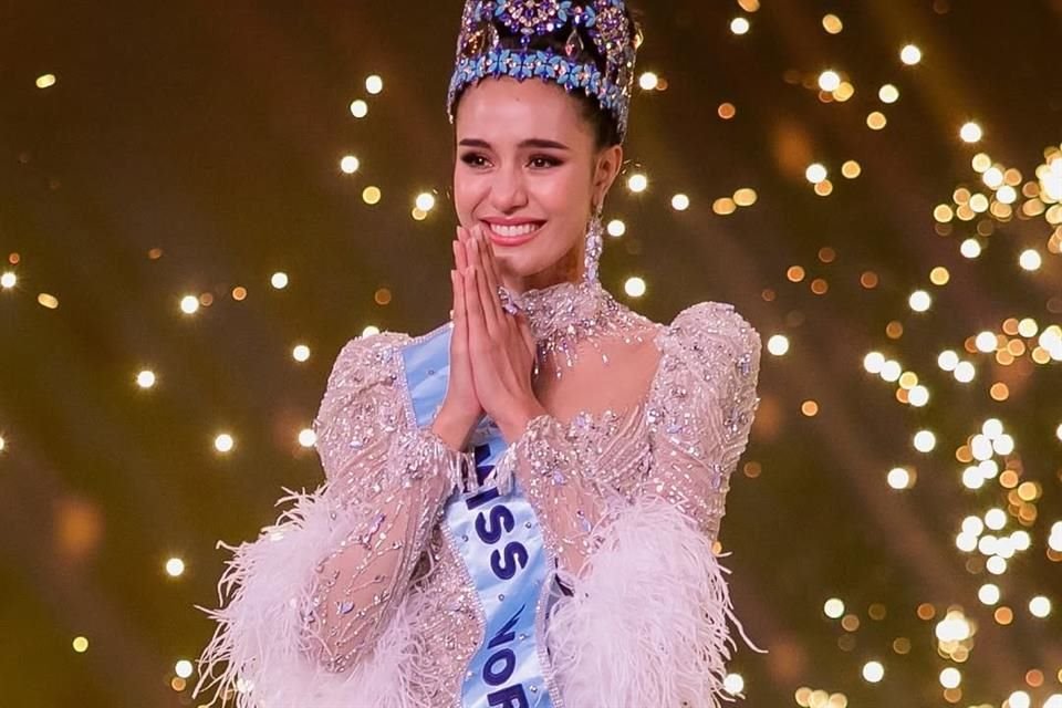 La modelo tailandesa Opal Suchata Chuangsri es coronada Miss Mundo 2025.