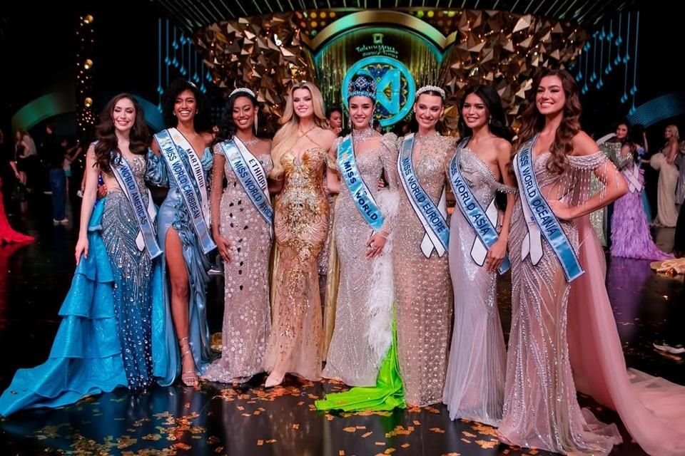 Modelos krystyna pyszko , Hasset Dereje, Majaklajda, Aureliejoa, Krishnah Gravidez, Jessy Pedroso y jasmine Stringer.