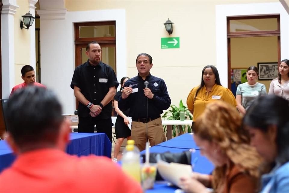 En el taller más reciente que impartió, 85 oficiales de la Comisaría de Guadalajara fueron capacitados en temas de localización de personas y protocolos.