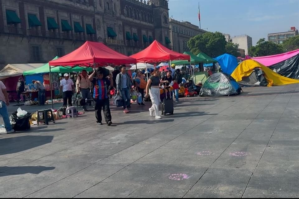 El Estado ofreció 800 millones de pesos a la sección 22 de la CNTE de Oaxaca para el próximo ciclo escolar, en medio de la deliberación del magisterio sobre la continuidad de su plantón en el Zócalo.
