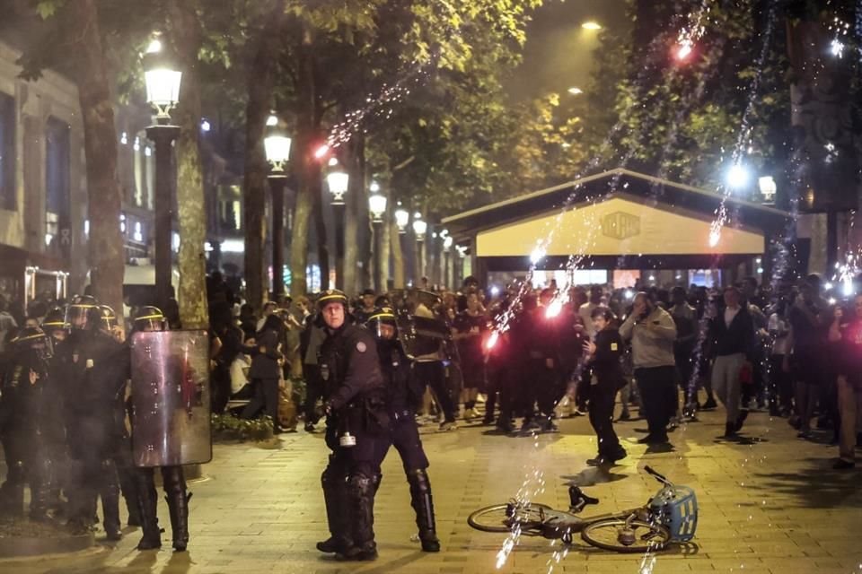 Al menos 2 muertos, más de 500 detenidos y 600 incendios, se registraron por festejos de la Champions del PSG en Francia, según autoridades.