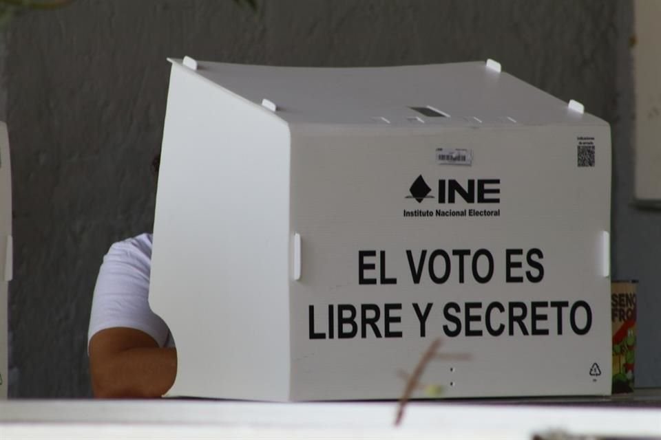Tras la instalación de las casillas, hay poca afluencia de votantes.