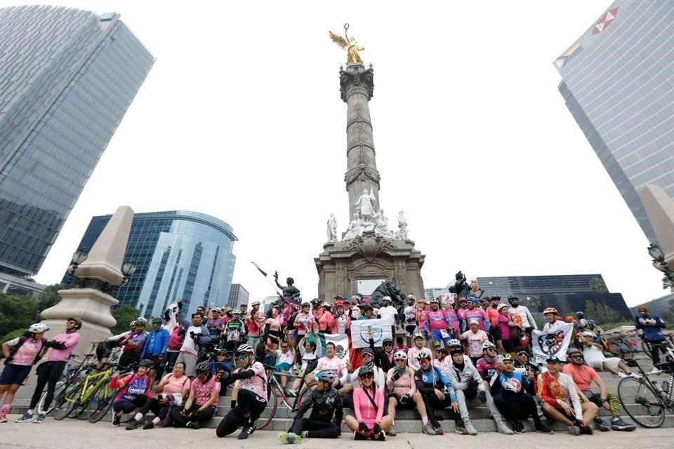 La fanaticada mexicana se reunió en el Ángel de la Independencia para celebrar los logros del mexicano.