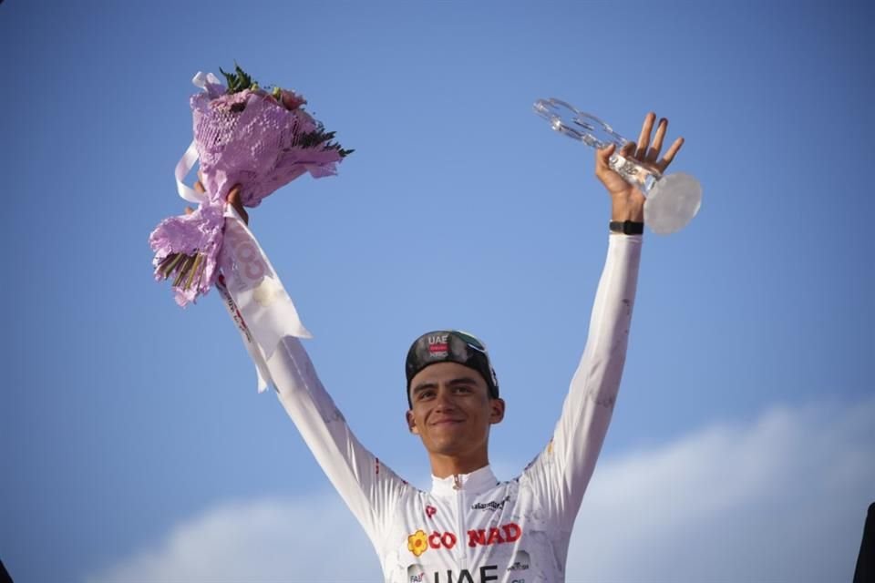 Isaac Del Toro es el primer mexicano en ganar la 'Maglia Bianca' del Giro de Italia.