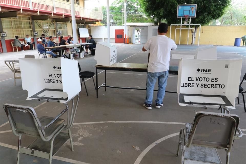 El INE confirmó que en Jalisco se instaló el 100 por ciento de casillas proyectadas, que fueron 4 mil 989, con una baja participación.