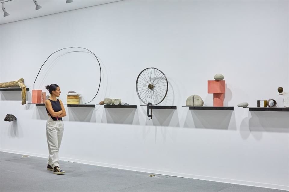 Las piezas del artista tapatío son un viaje al pasado, a sus motivaciones primarias.