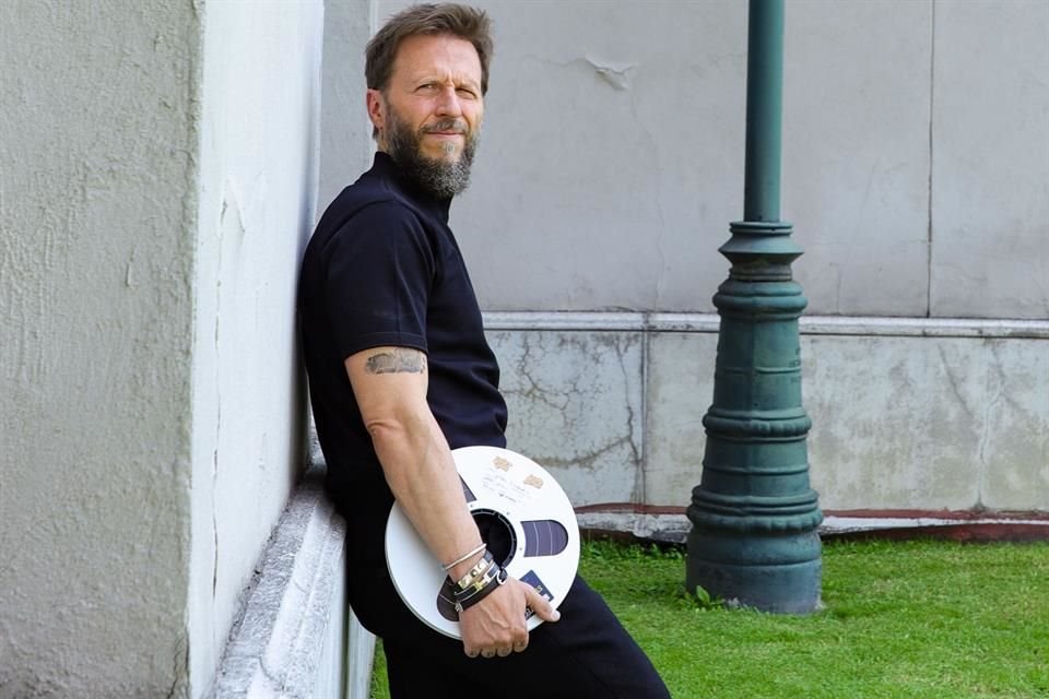 El argentino Noel Schajris trabaja con Aaron Sterling, que colaboró en 'Red (Taylor's Version)', para regrabar su primer disco como solista.
