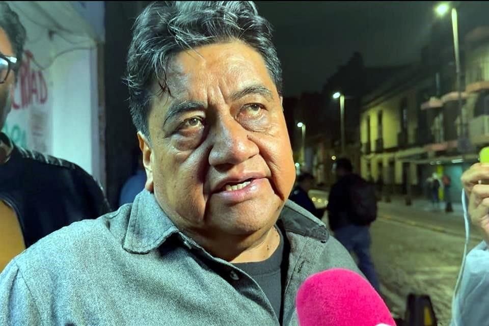 El maestro Pedro Hernández, líder de la CNTE en la CDMX, informó los acuerdos alcanzados durante la madrugada.
