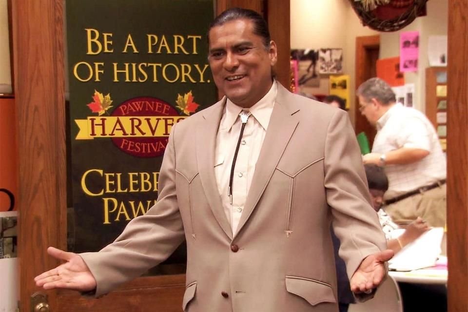 Joss interpretó a otro personaje nativo americano, Ken Hotate, en 'Parks and Recreation', el jefe de la tribu nativa americana Wamapoke y dueño del Casino Wamapoke.