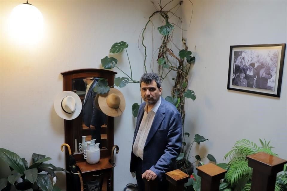 Vadillo también es autor de los poemas 'El paisaje es un verso de olvido (2016)' y 'Tu cuerpo es un jardín de mil instantes (2023)'.
