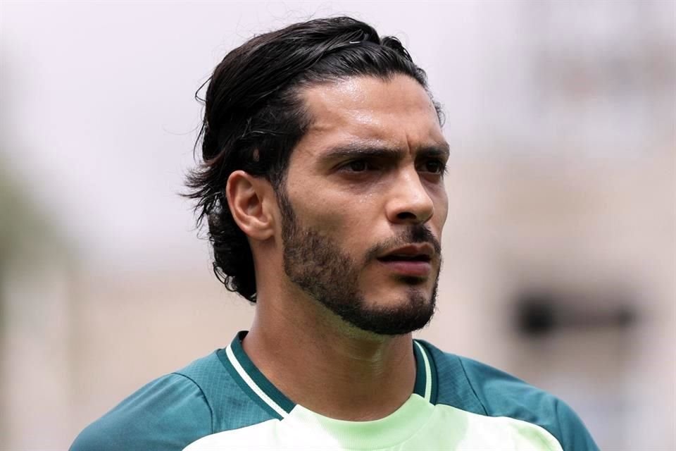 Raúl Jiménez fue uno de los jugadores del futbol europeo que ya se incorporó a los trabajos de la Selección.