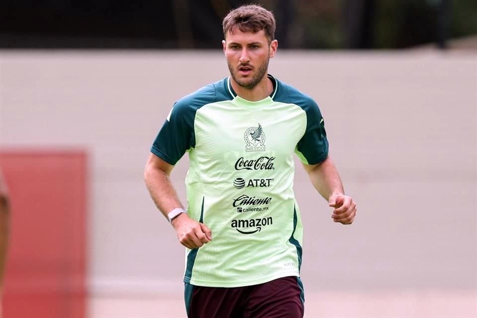 Santiago Giménez, quien acudió a la Final de Concachampions, ya está trabajando en el combinado tricolor.