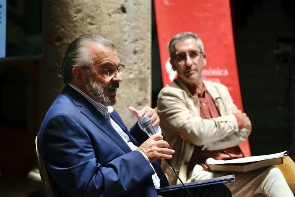 Der Kulturminister Gerardo Ascencio und der Chefdirigent der Jalisco Philharmonic, José Luis Castillo.
