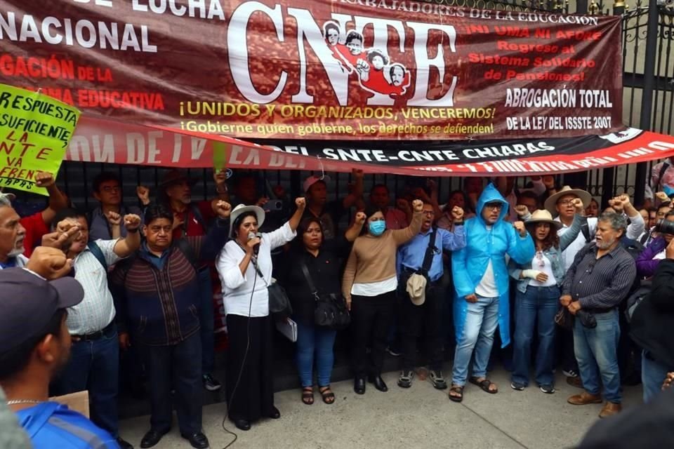 Tras cuatro horas y media de negociaciones con autoridades federales, por tercera ocasión, la CNTE no consiguió una respuesta distinta a la que les entregaron el 28 de mayo pasado.