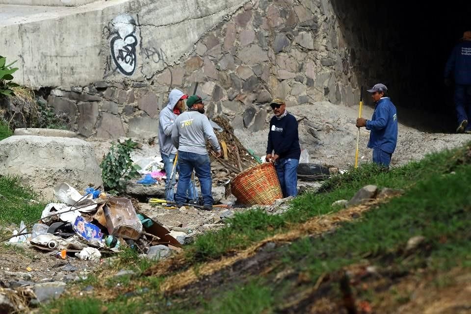 Más de mil toneladas de basura han sacado de cauces y arroyos de Zapopan, para prevenir inundaciones en tiempo de lluvias.