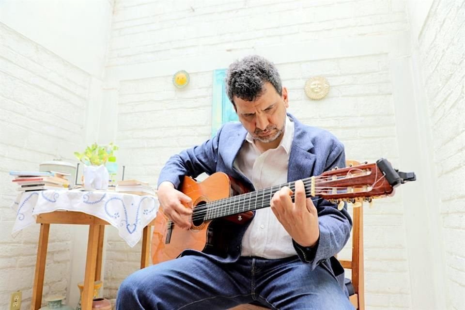 Juan Vadillo, músico, ensayista y poeta, presentará Apuntes flamencos este sábado en la Ciudad de México.