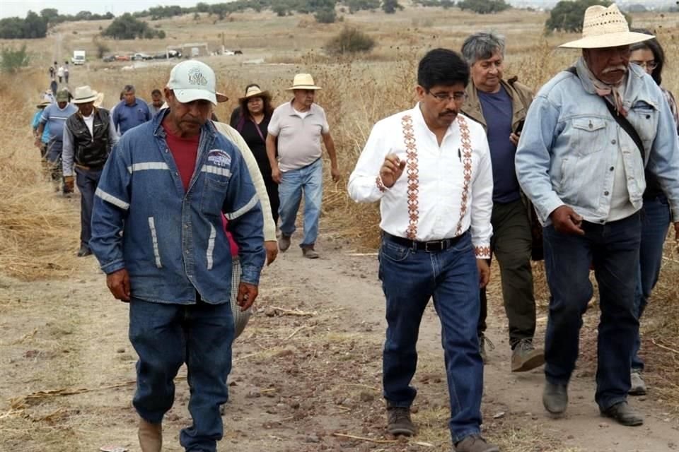 Durante su trayectoria como servidor público se ha desempeñado en distintas dependencias para la protección de Derechos Indígenas.