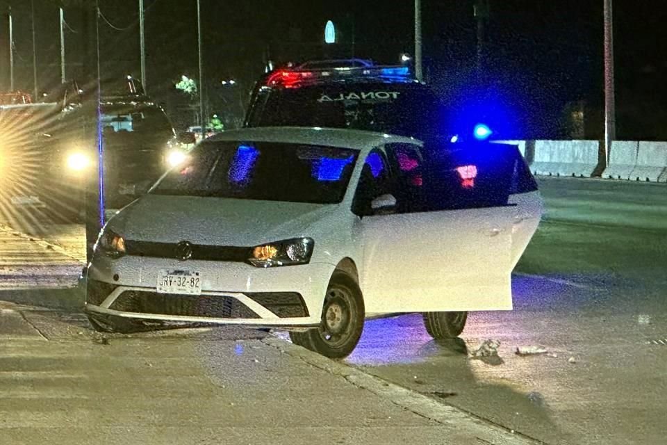 A vehicle was located and intercepted traveling on Periférico at the intersection with Matatlán.