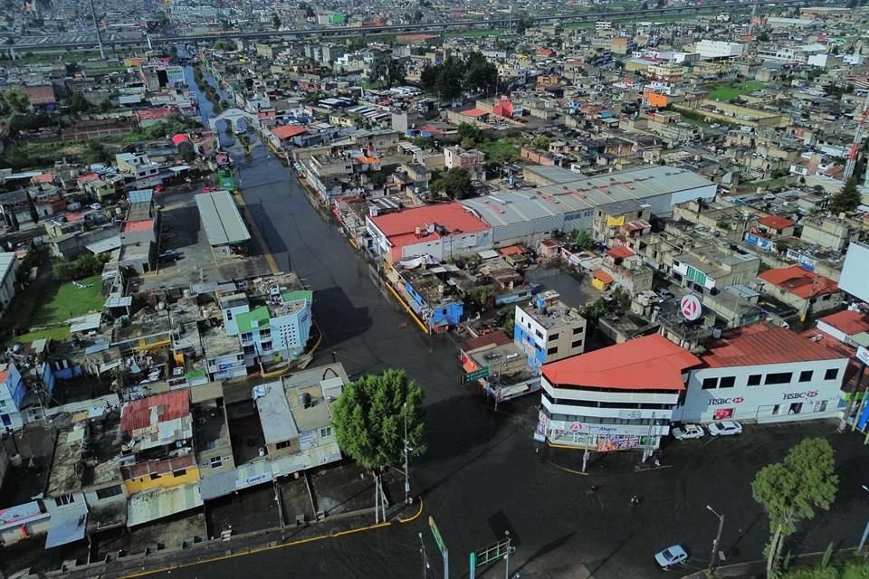 Panorámica de la inundación en Santa Mateo Atenco, Estado de México.