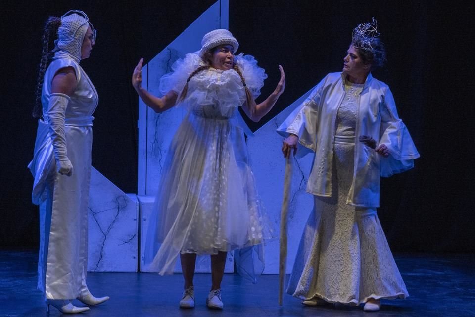 La obra reúne el talento de Gabriela Escatel (de izquierda a derecha), Azucena Evans y Coralia Manterola.