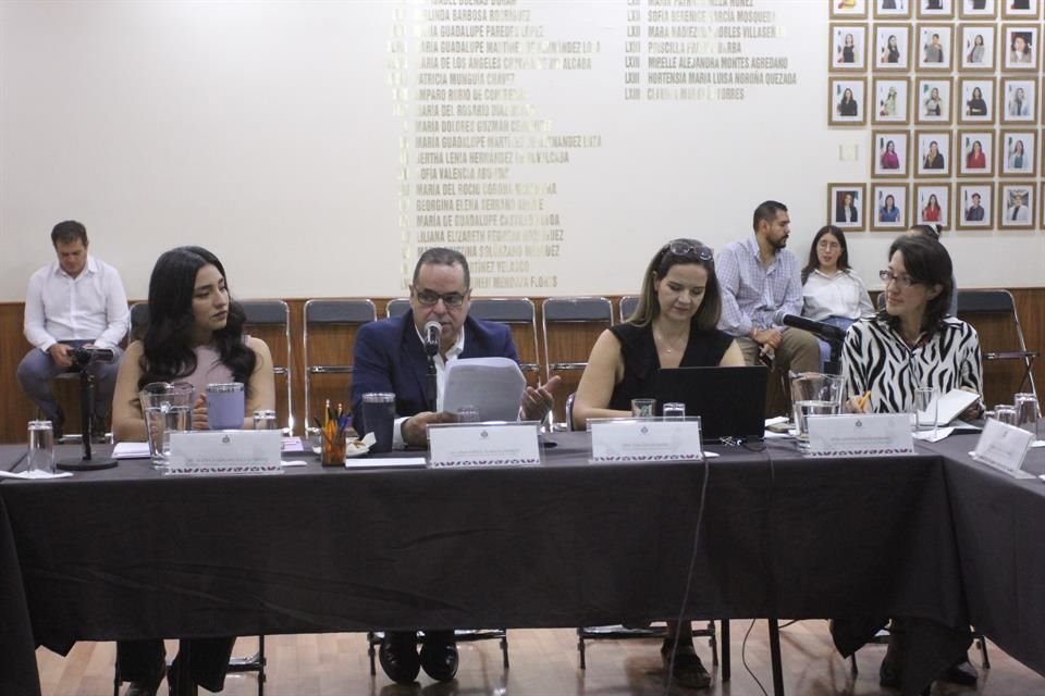 Diputados del Congreso de Jalisco realizaron una mesa de trabajo con la asociación Mexicanos Pimero, donde abordaron el tema de la educación.