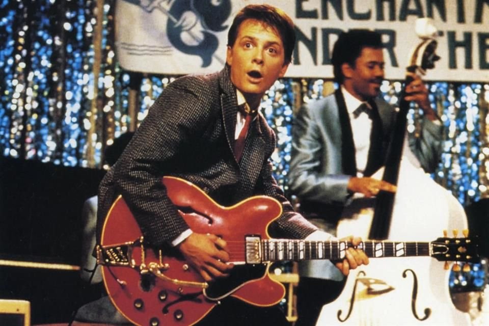 Michael J. Fox está buscando una guitarra Gibson ES-345 Cherry Red que se usó en 'Volver al Futuro', y solicita la ayuda de sus fans.