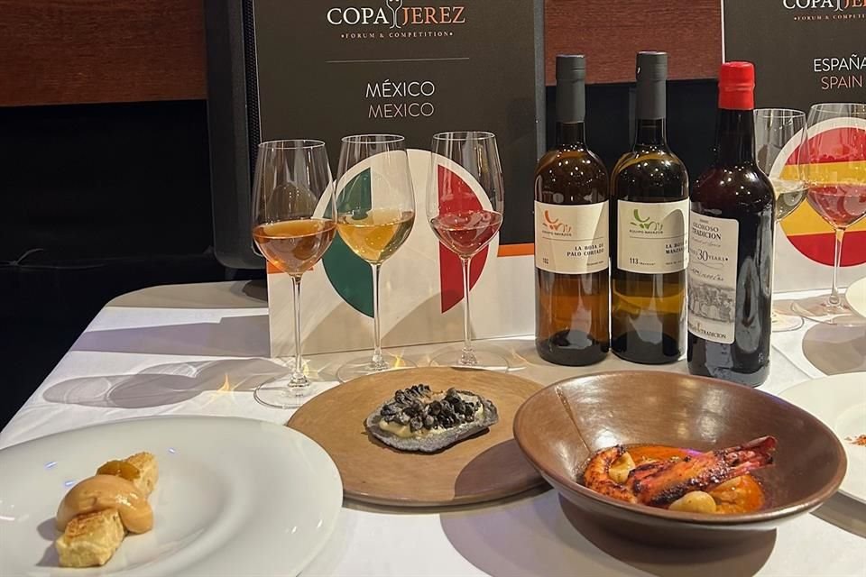 Antes de la entrega de premios se sirvió una cena maridaje con vinos de la región y para cerrar se presentó un show de música flamenca.