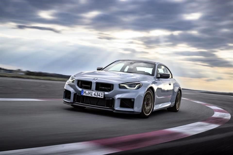 El peso del nuevo M2 CS es de 1,695 kilogramos y el chasis se ha rebajado hasta 8 milímetros.