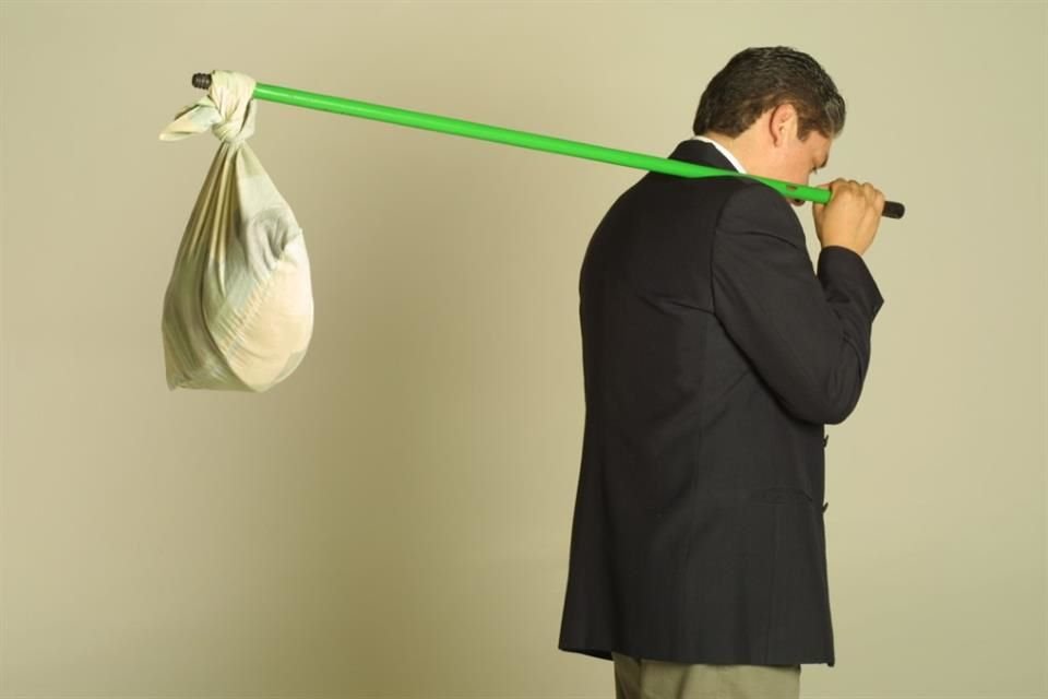 Ante política arancelaria, consejos de administración de empresa prevén compras, fusiones, endeudamientos y despidos.