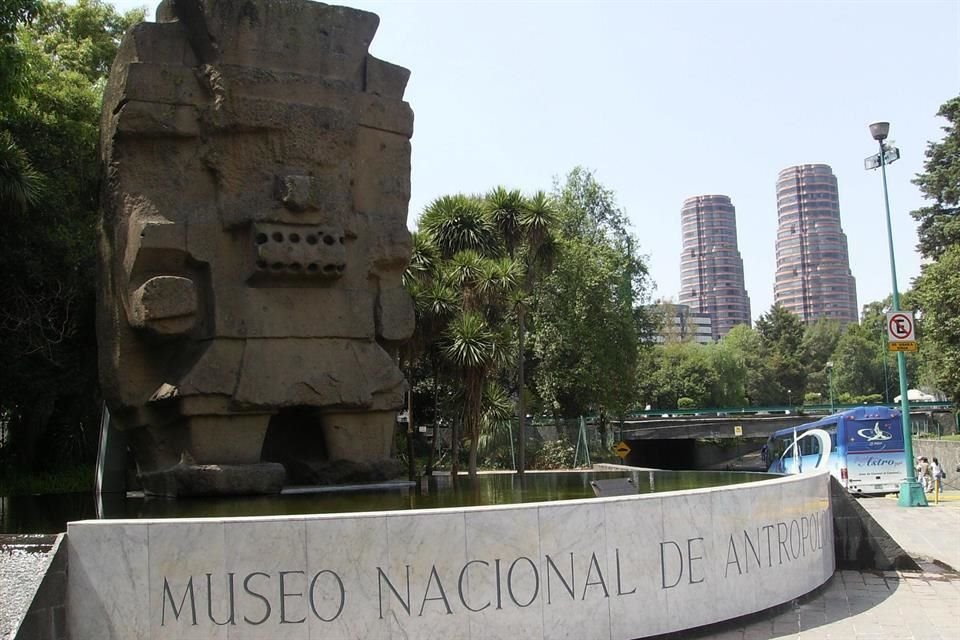 Das Museum wurde 1940 nach der Verlegung eines Teils der Sammlung des damaligen Nationalmuseums für Archäologie, Geschichte und Ethnographie ins Schloss Chapultepec gegründet.