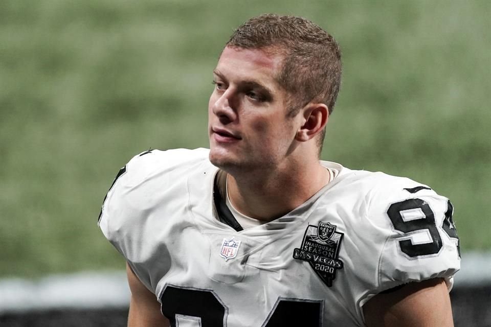 Carl Nassib hizo historia en la NFL.