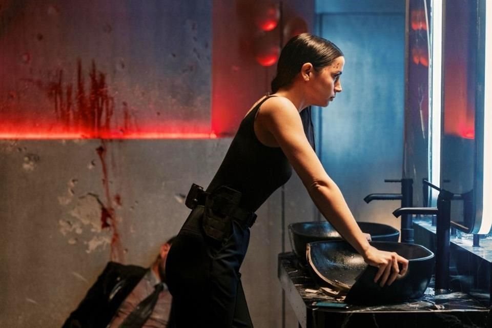 Se dice que el trabajo del director Len Wiseman no convenció, y que el creador de la franquicia, Chad Stahelski, tuvo que intervenir.