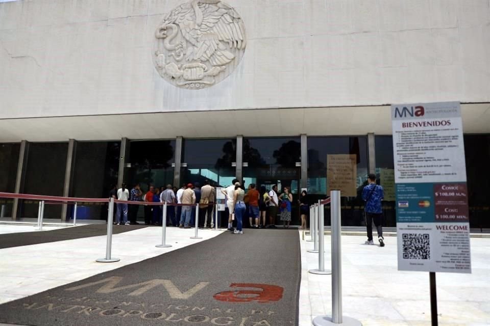 Un cambio de compañía de seguridad mantiene cerrado el Museo Nacional de Antropología y otros recintos del INAH, ante la falta de personal de vigilancia suficiente.