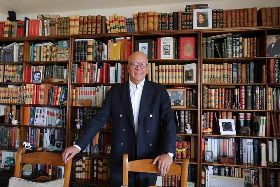 En el campo de Lingüística y Literatura, el premio fue otorgado al escritor Vicente Quirarte, cuya obra abarca poesía, ensayo, teatro, narrativa y crítica literaria.